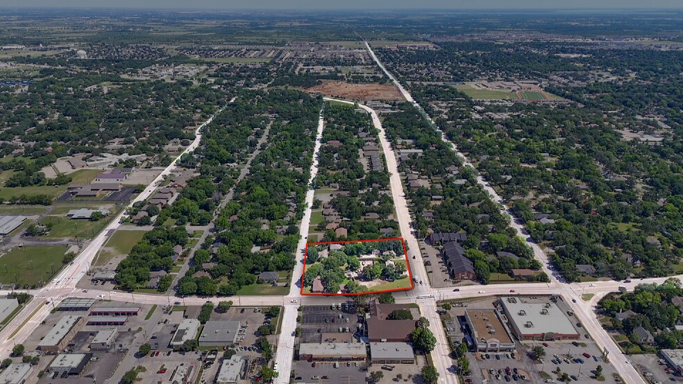 2011 N Elm St, Denton, TX for sale - Primary Photo - Image 1 of 8