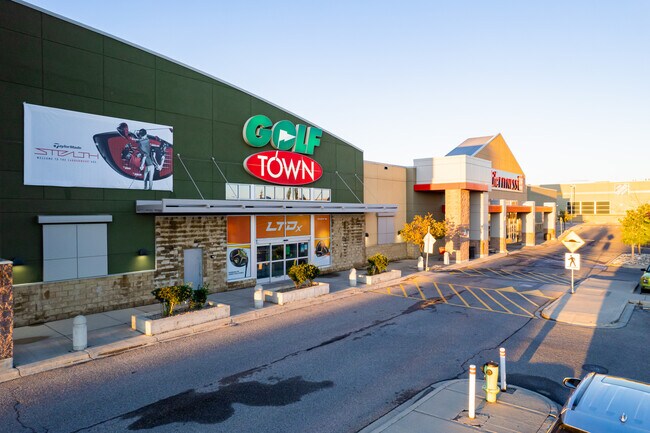Plus de détails pour 11420-11486 Sarcee Trl NW, Calgary, AB - Commerce de détail à louer