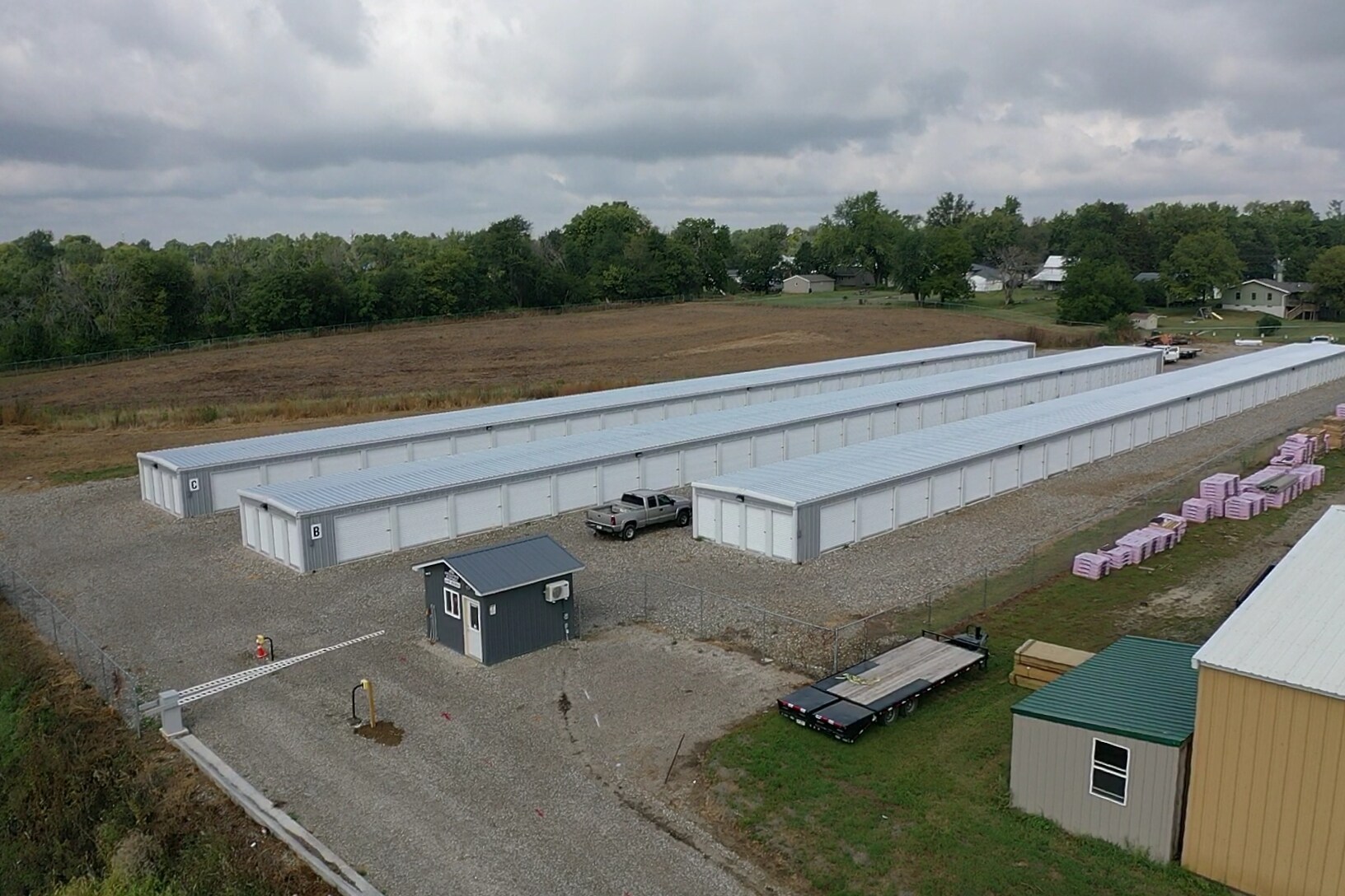 Executive Storage portefeuille de 2 propriétés à vendre sur LoopNet.ca Photo principale- Image 1 de 7