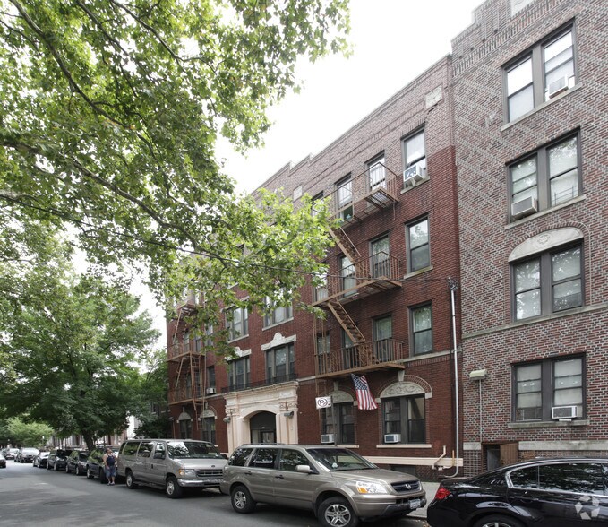 926 47th St, Brooklyn, NY à vendre - Photo du bâtiment - Image 1 de 6