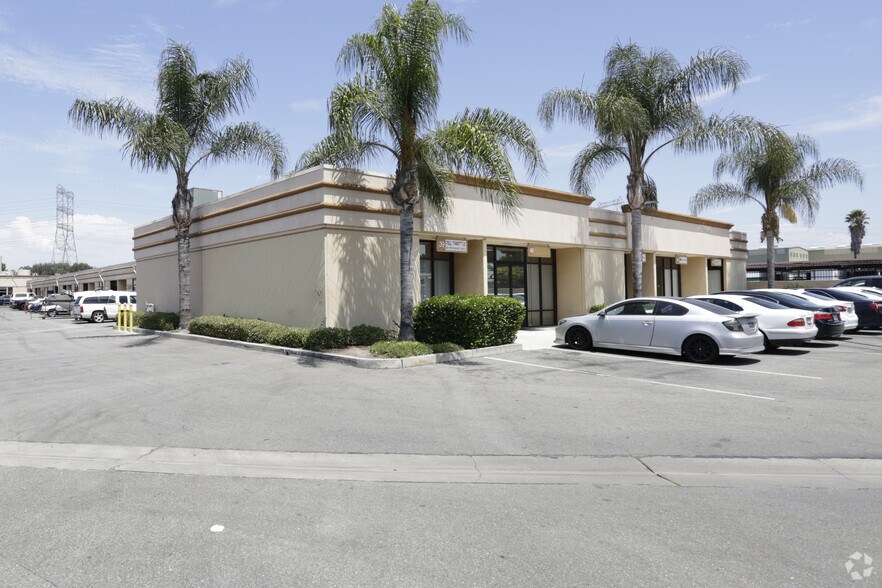 7625 E Rosecrans Ave, Paramount, CA à louer - Photo du bâtiment - Image 2 de 4