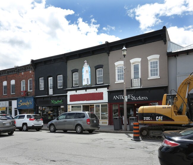 Plus de détails pour 26 Elgin St W, Arnprior, ON - Commerce de détail à vendre