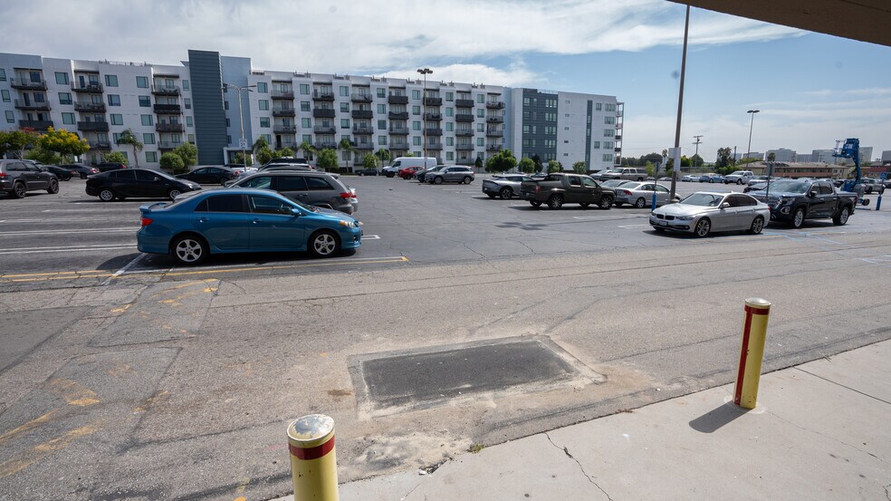 8814-8816 S Sepulveda Blvd, Los Angeles, CA à louer - Photo du bâtiment - Image 3 de 24