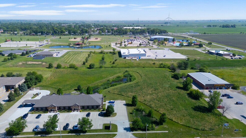1625 B Ave, Nevada, IA à vendre - Aérien - Image 2 de 19