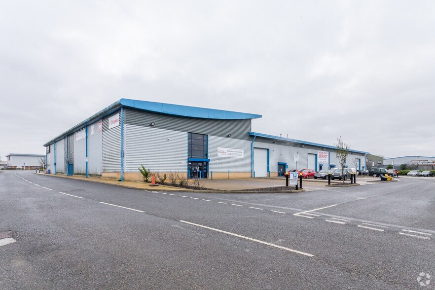 St Peters Rd, Huntingdon à louer - Photo principale - Image 1 de 5