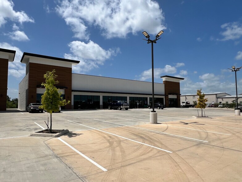 13439 W Bellfort Ave, Sugar Land, TX à louer - Photo du bâtiment - Image 2 de 7