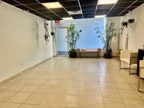 4242 N Federal Hwy, Fort Lauderdale, FL for lease Interior Photo- Image 1 of 2