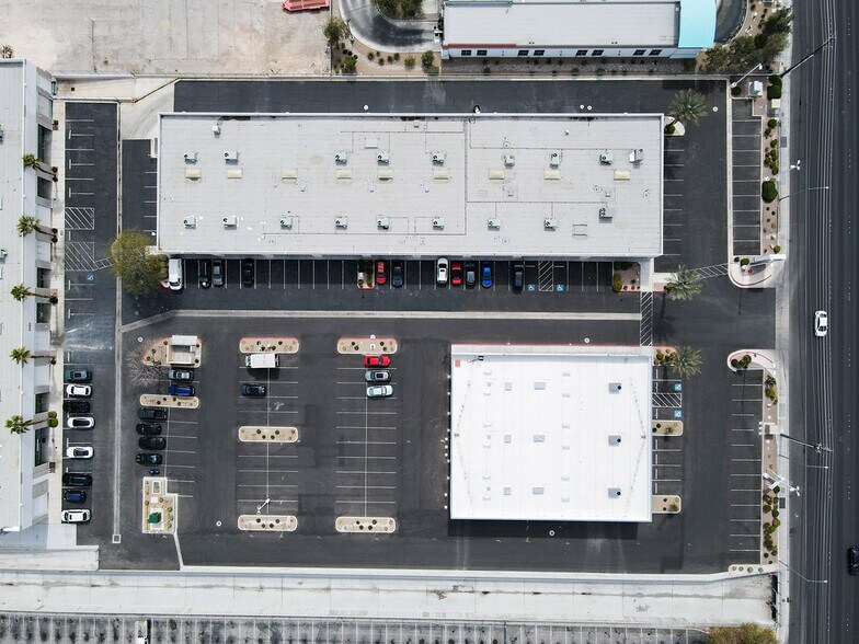 5260 Decatur Blvd, Las Vegas, NV à louer - Photo du bâtiment - Image 2 de 7