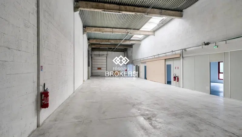 Industrial in Éragny for lease - Interior Photo - Image 1 of 2