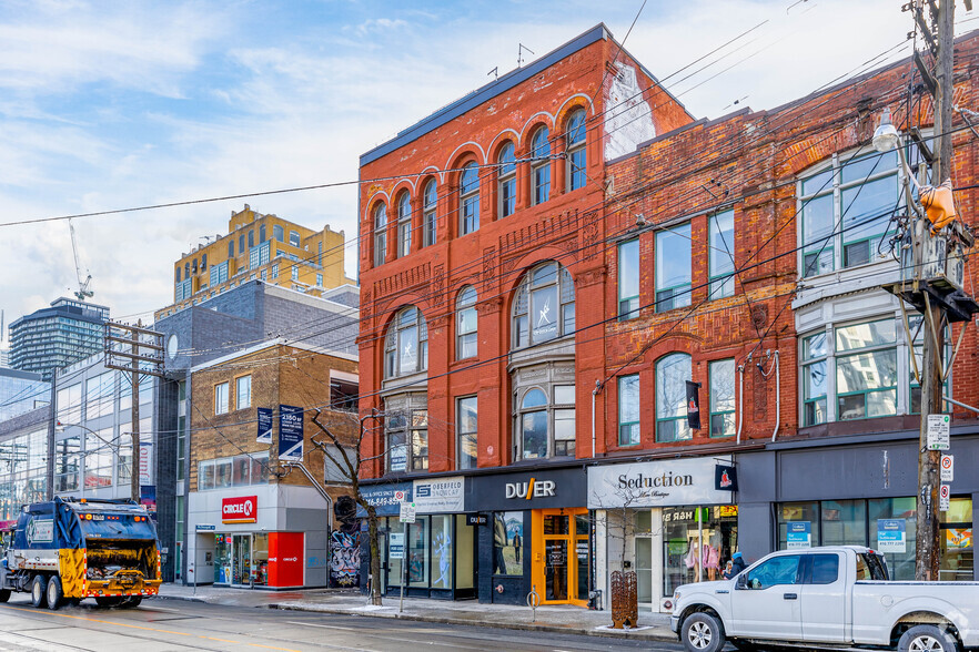 489-491 Queen St W, Toronto, ON à louer - Photo du bâtiment - Image 2 de 4