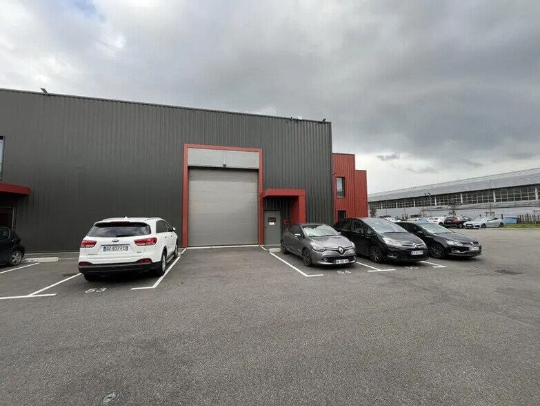 Flex dans Chassieu à louer - Photo du bâtiment - Image 3 de 35