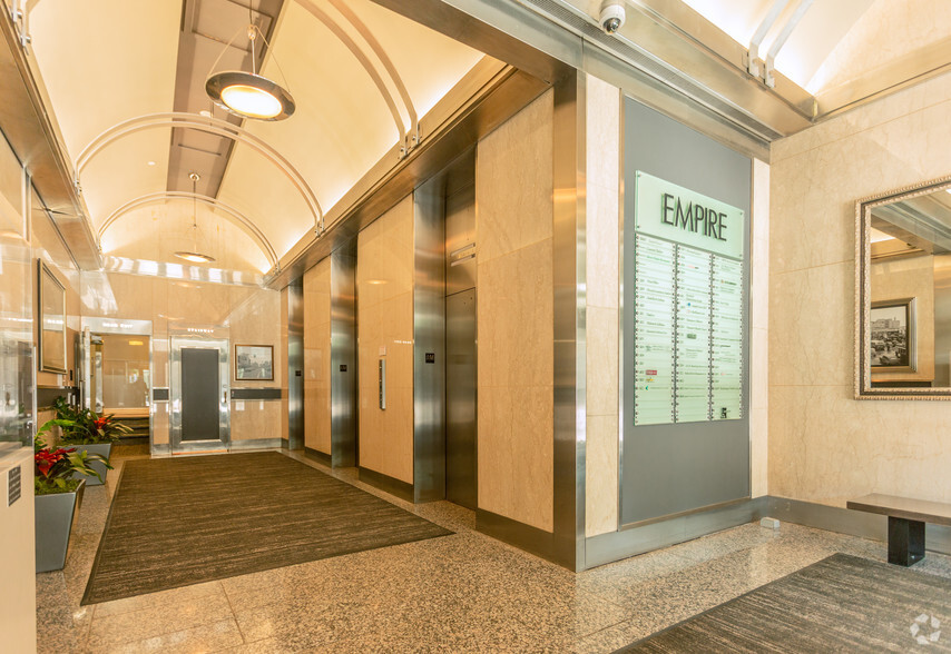 10080 Jasper Ave NW, Edmonton, AB for lease - Lobby - Image 2 of 5