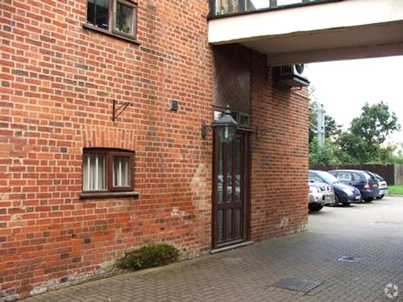 Stoney Common Rd, Stansted for lease - Building Photo - Image 2 of 4