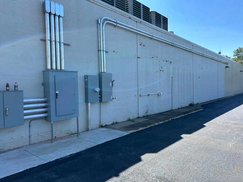 788 W Pike St, Clarksburg, WV for lease - Building Photo - Image 3 of 7