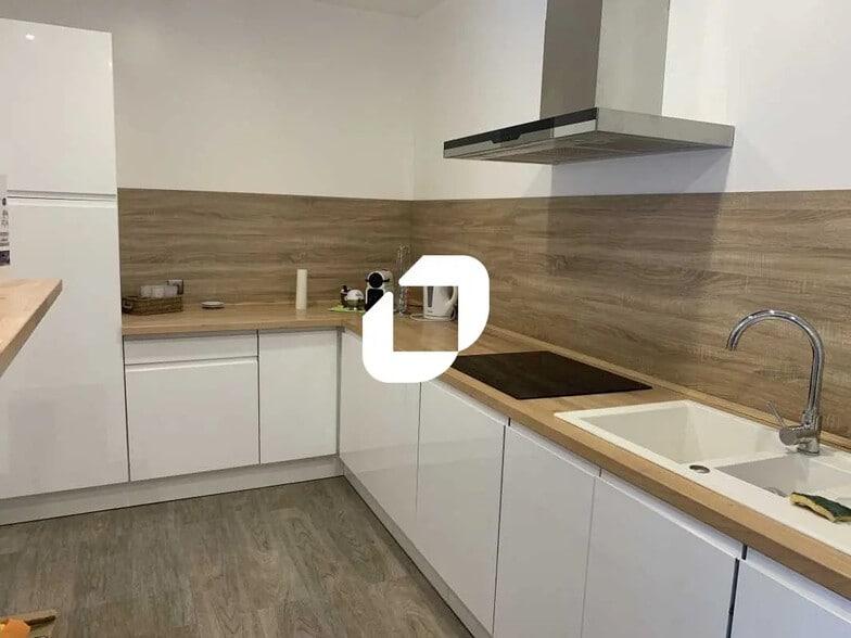 Retail in Montpellier for sale - Interior Photo - Image 2 of 7