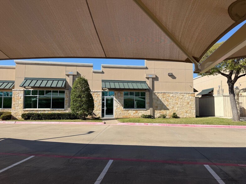 4040 McDermott Rd, Plano, TX à louer - Photo du bâtiment - Image 2 de 23