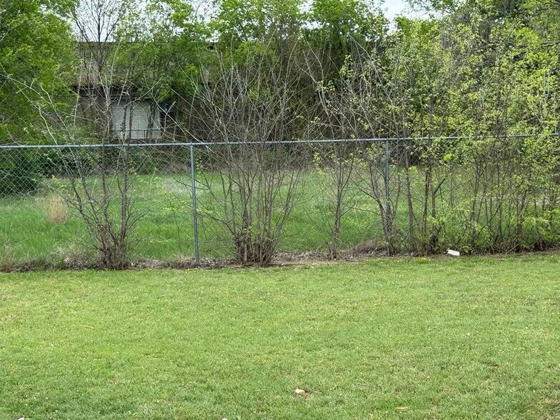 3220 Joyce Dr, Fort Worth, TX à vendre - Photo du bâtiment - Image 2 de 2