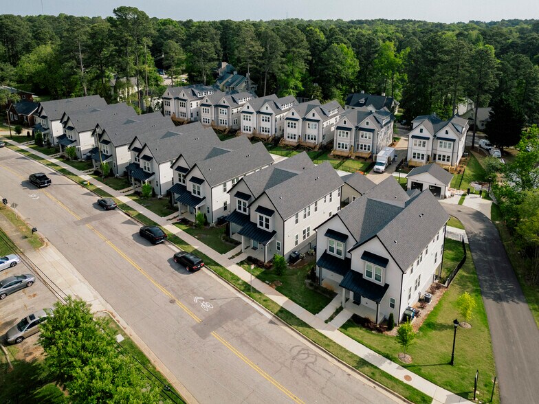 5045 Lundy Dr, Raleigh, NC à vendre - Photo du bâtiment - Image 2 de 21