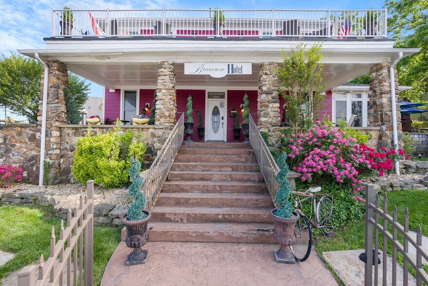214 W Main St, Branson, MO à vendre - Photo du bâtiment - Image 3 de 95