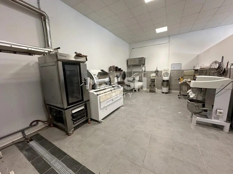 Commerce de détail dans Auberives-sur-Varèze à louer - Photo intérieure - Image 2 de 5