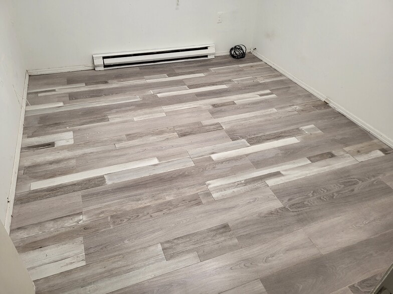 134 Ledge-Landing Rd, Landing, NJ for sale - Interior Photo - Image 3 of 10