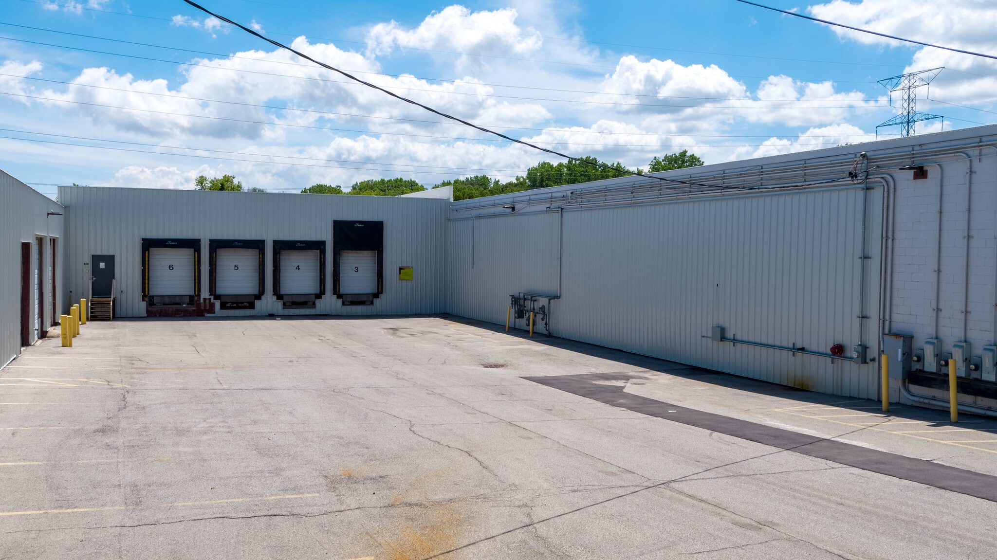 4609-4801 W Woolworth Ave, Milwaukee, WI for lease Building Photo- Image 1 of 1