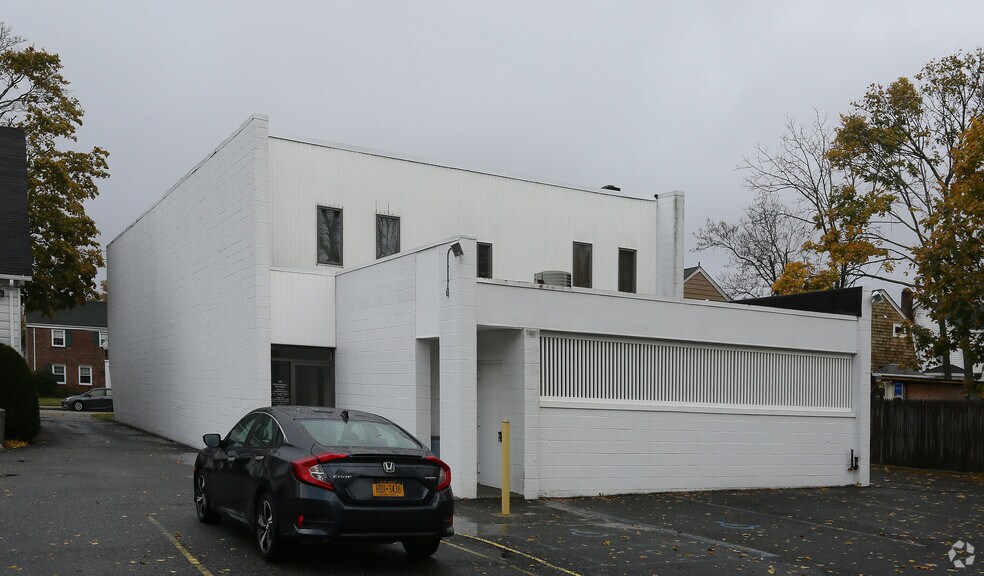 157 N Ocean Ave, Patchogue, NY à louer - Photo du bâtiment - Image 2 de 11