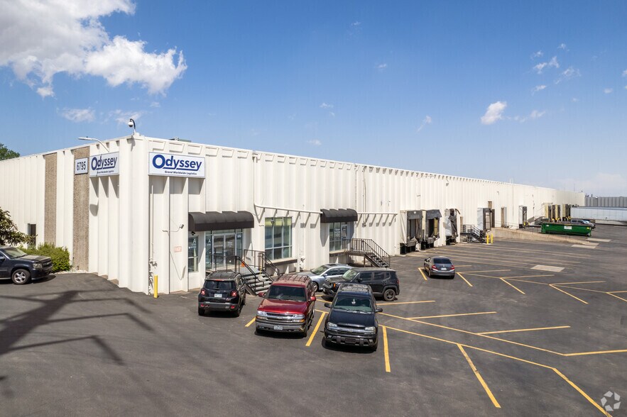 6795 E Sandown Rd, Denver, CO à louer - Photo du bâtiment - Image 2 de 6