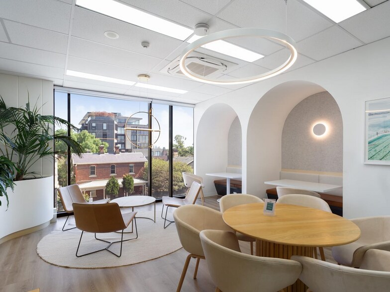 203, 204, & 205 Bay Street portfolio of 3 properties for sale on LoopNet.ca - Interior Photo - Image 3 of 17