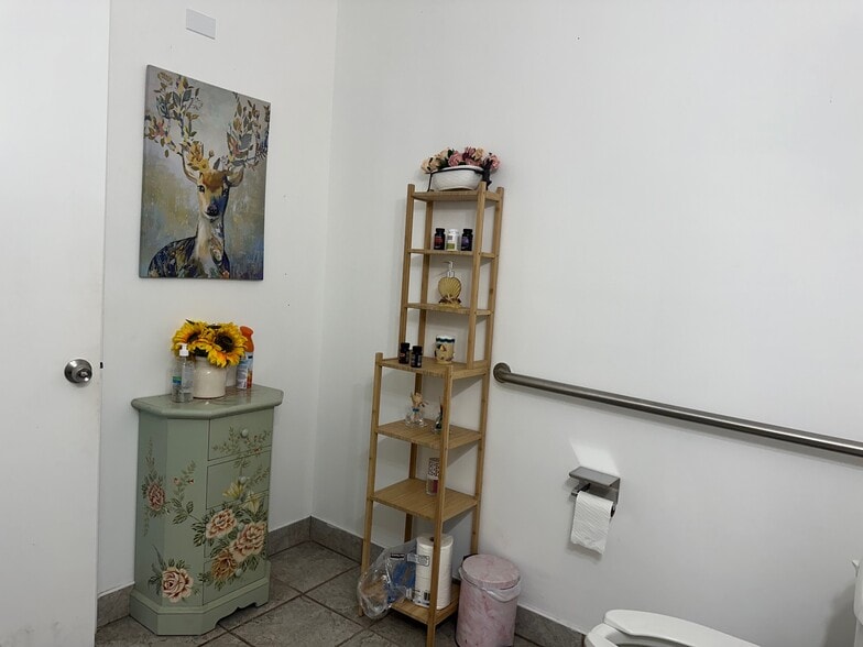 12343-12345 W Dixie Hwy, North Miami, FL à louer - Photo intérieure - Image 2 de 31