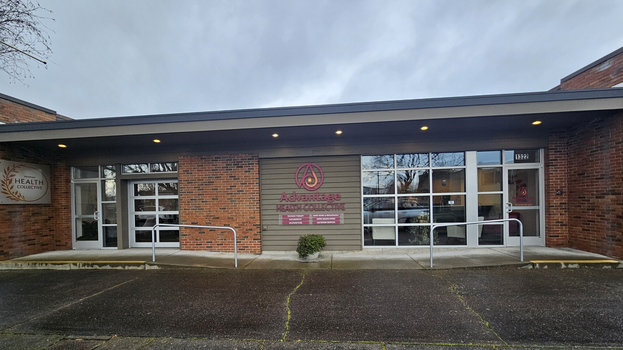 1322-1324 Vandercook Way, Longview, WA for lease Primary Photo- Image 1 of 13