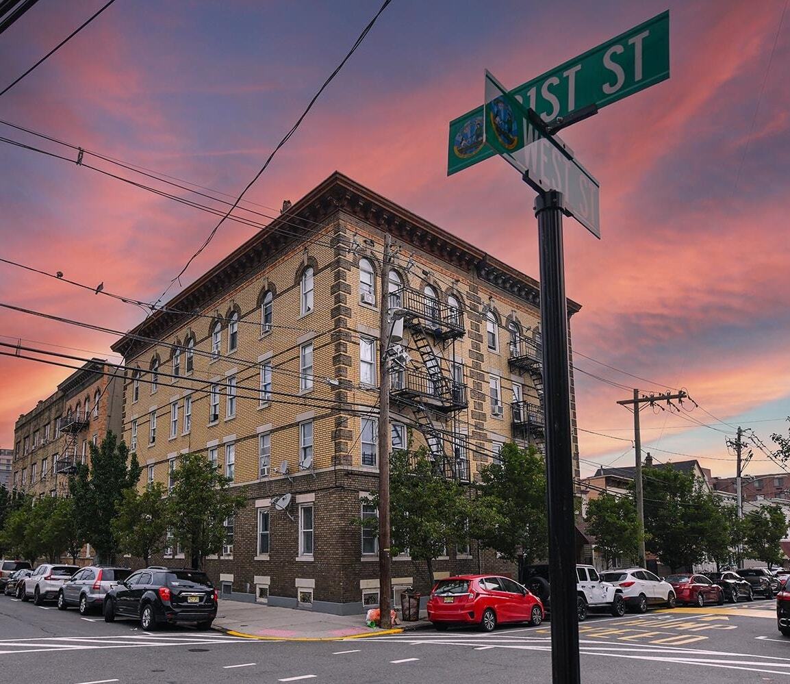 604 21st St, Union City, NJ à vendre Photo du bâtiment- Image 1 de 16