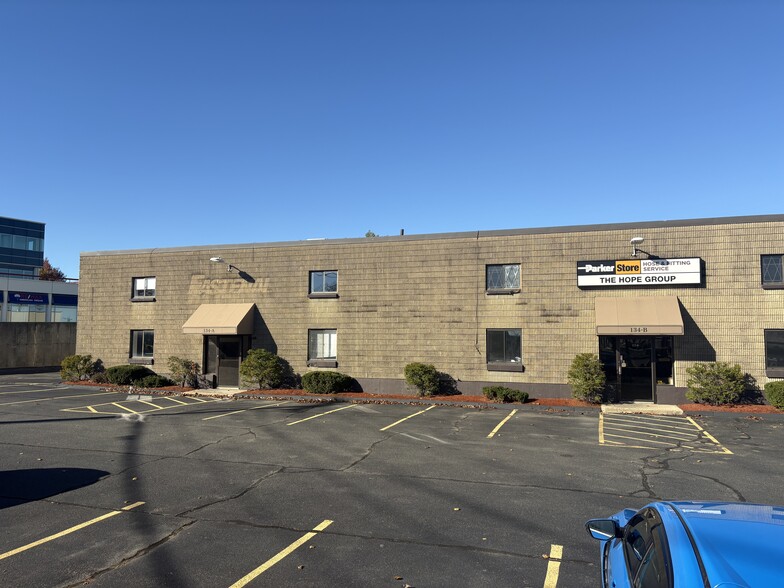 134 New Boston St, Woburn, MA for lease - Building Photo - Image 3 of 6