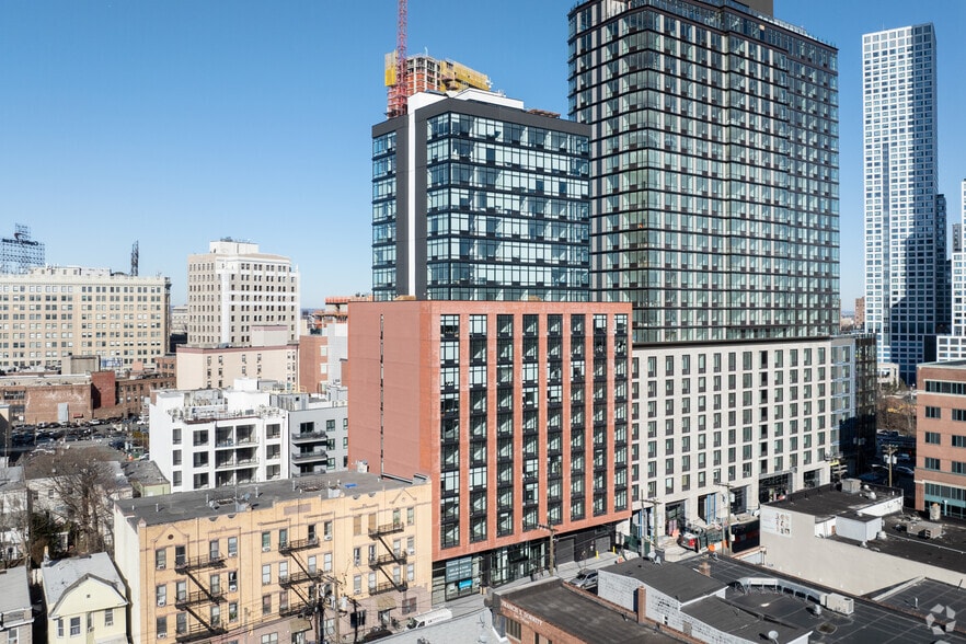 413 Summit Ave, Jersey City, NJ for sale - Building Photo - Image 2 of 43