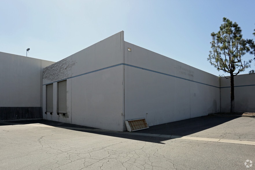 1474-1484 E Francis St, Ontario, CA for lease - Building Photo - Image 2 of 2