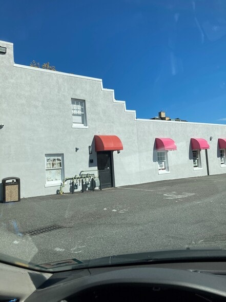 175-197 E Ridgewood Ave, Ridgewood, NJ for lease - Building Photo - Image 3 of 4