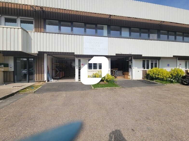 Flex in Les Ulis for lease - Building Photo - Image 1 of 11