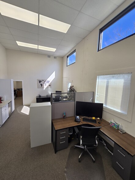 25 E Kearney St, Bridgewater, NJ for lease - Building Photo - Image 3 of 6