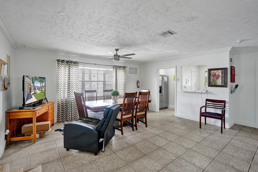 4200 NE 19th Ave, Pompano Beach, FL à vendre - Photo du bâtiment - Image 2 de 19