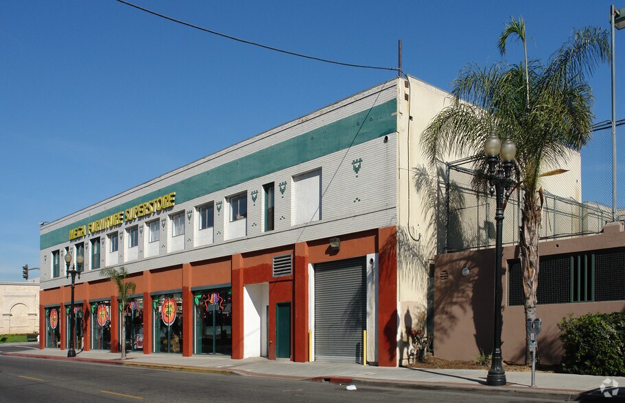 400 E 4th St, Santa Ana, CA à vendre - Photo du bâtiment - Image 3 de 44