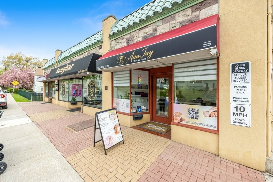 Clifton 5 Family and Mixed Use portfolio of 2 properties for sale on LoopNet.ca - Building Photo - Image 3 of 69