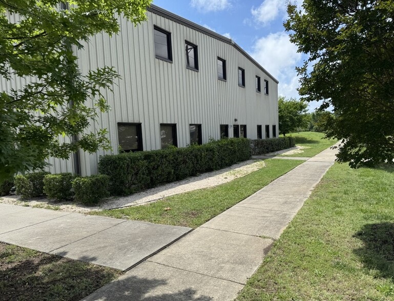 10306 Industrial Dr, Pineville, NC à vendre - Photo principale - Image 1 de 3