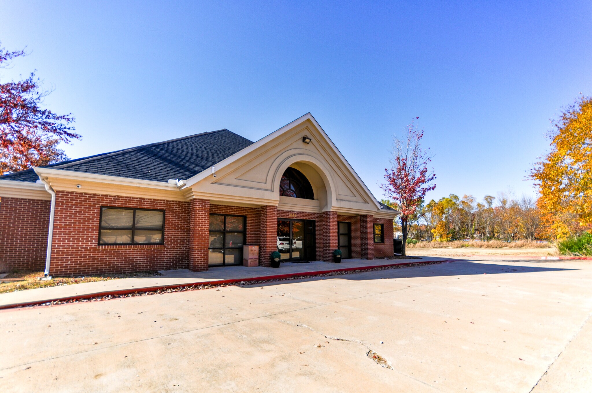 1668 E Joyce Blvd, Fayetteville, AR for lease Building Photo- Image 1 of 9