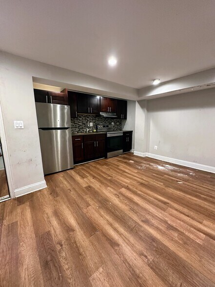 4649 Hillside Rd SE, Washington, DC à vendre - Photo du bâtiment - Image 3 de 12