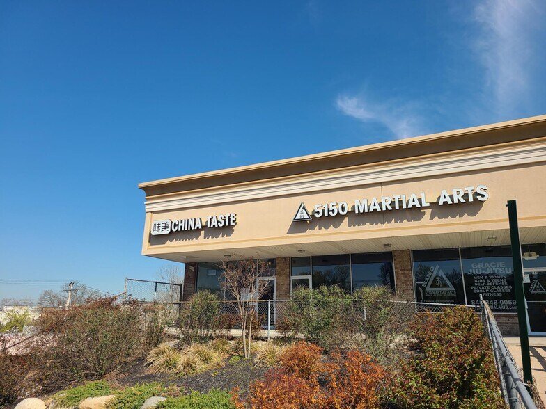 302-388 Route 59, Central Nyack, NY à louer - Photo du bâtiment - Image 2 de 7