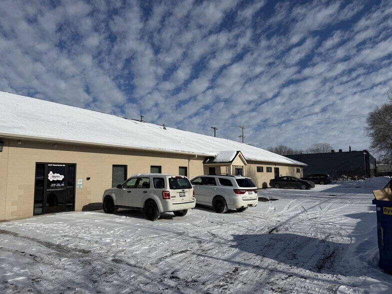 4425 Manchester Rd, Kalamazoo, MI for lease - Building Photo - Image 2 of 14