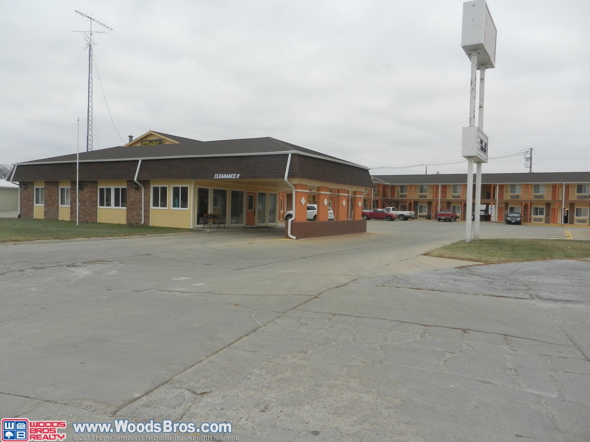 1515 Blue Acres St, Crete, NE for sale Primary Photo- Image 1 of 10