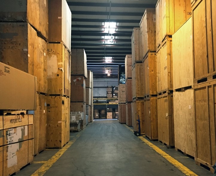 15111 Farm Creek Dr, Woodbridge, VA for lease - Interior Photo - Image 2 of 5