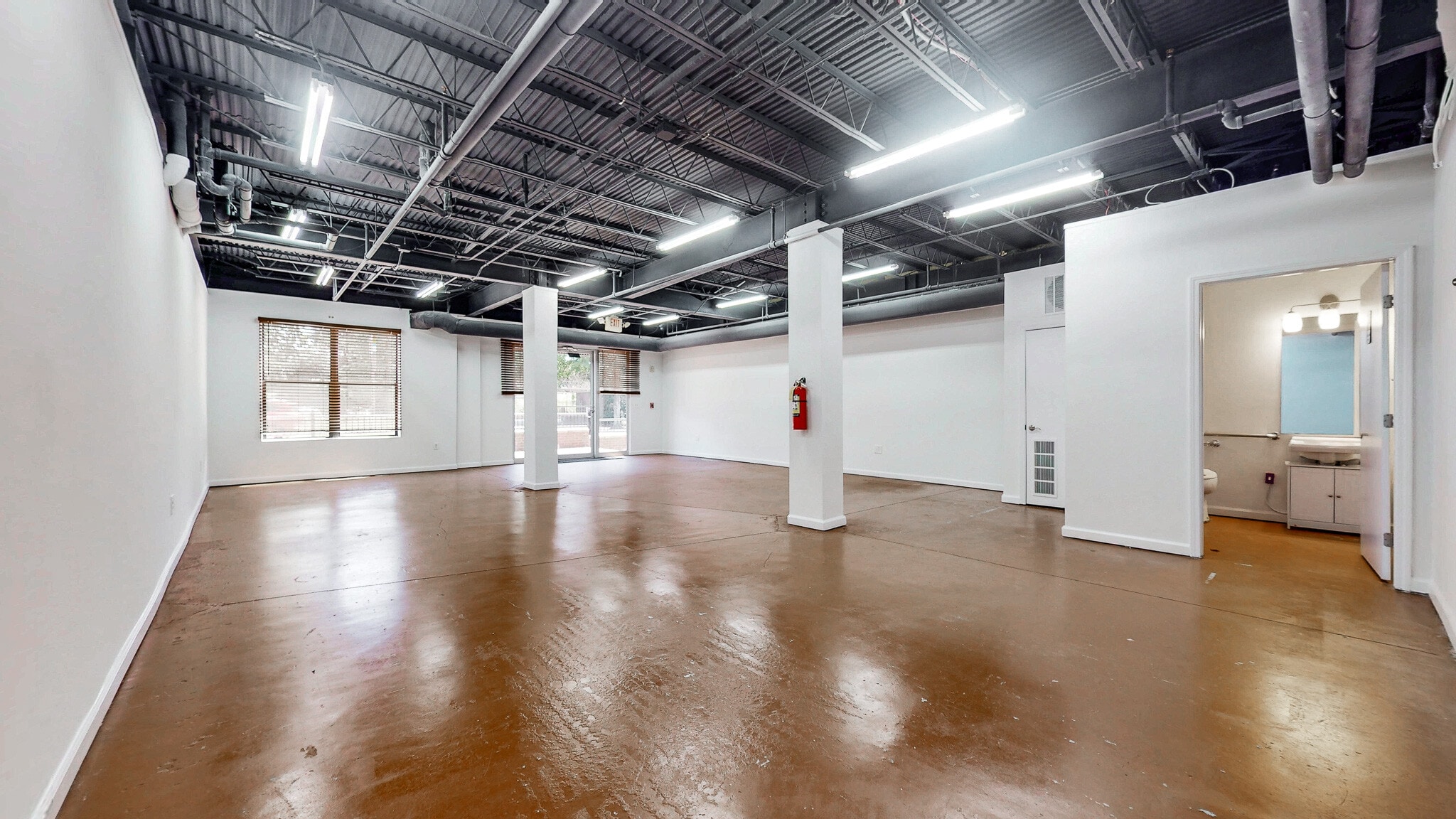 5300 Peachtree Rd, Chamblee, GA for lease Interior Photo- Image 1 of 7