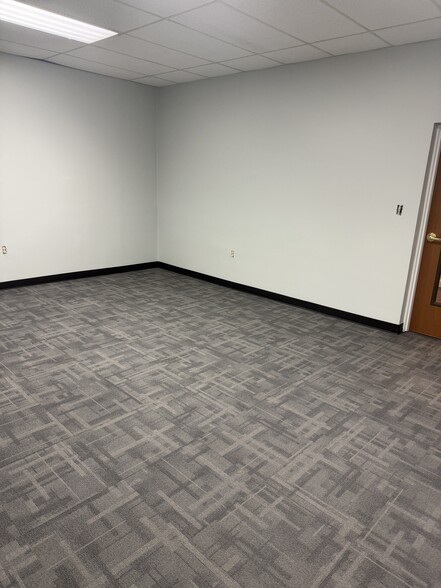 1667 Crofton Ctr, Crofton, MD for lease - Building Photo - Image 2 of 15